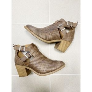 Altar’d State Buckle Bootie’s - 8 Taupe Color. Gently pre loved 💝 Block